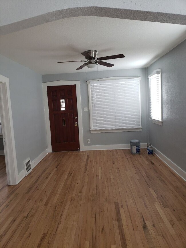 Building Photo - Beautiful 3 Bed 2 Bath Home For Rent in De...