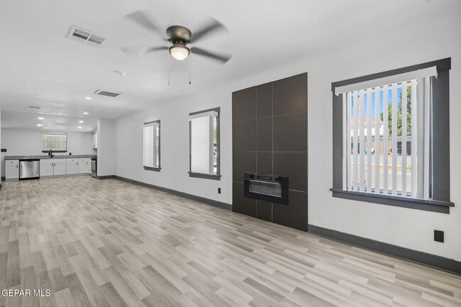 Building Photo - 3800 Altura Ave