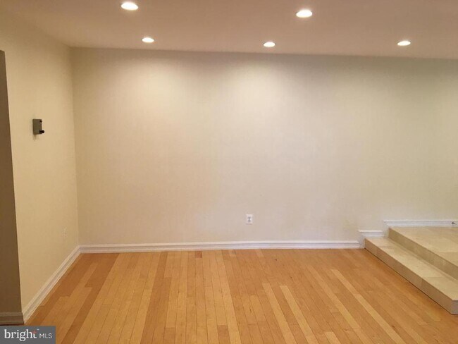 Foto del edificio - 11248 Chestnut Grove Square