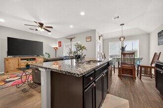 Building Photo - 811 Petunia Falls Ln