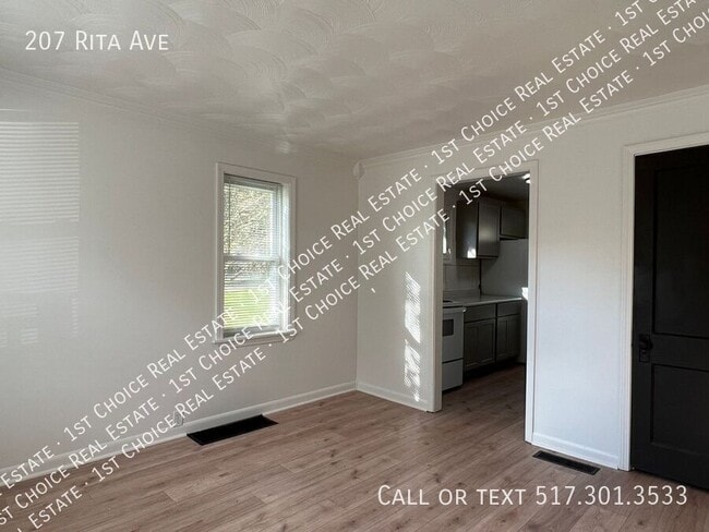 Photo - 207 Rita St House