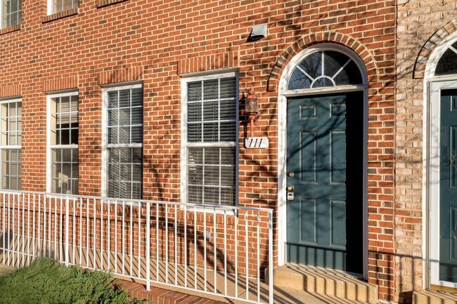 Foto del edificio - 2651 Park Tower Dr