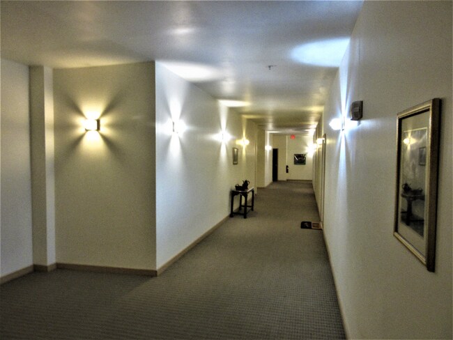 Building Photo - 513 N Hickory St