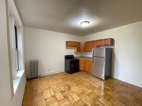 Building Photo - 142 W 238th St