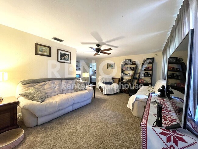 Building Photo - Largo - 4 Bed/2 Bath Single Family Home with Fenced Yard