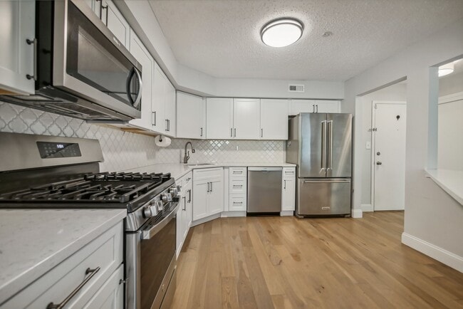 Building Photo - 45 Drake Ln