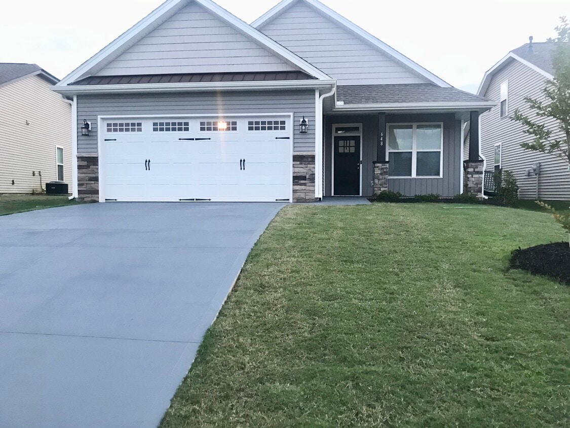 Foto principal - 648 Ivywood Plz