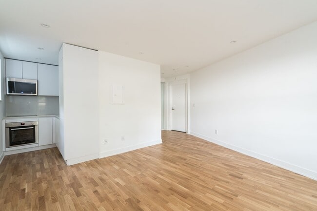 Building Photo - 1420 Kingston Rd