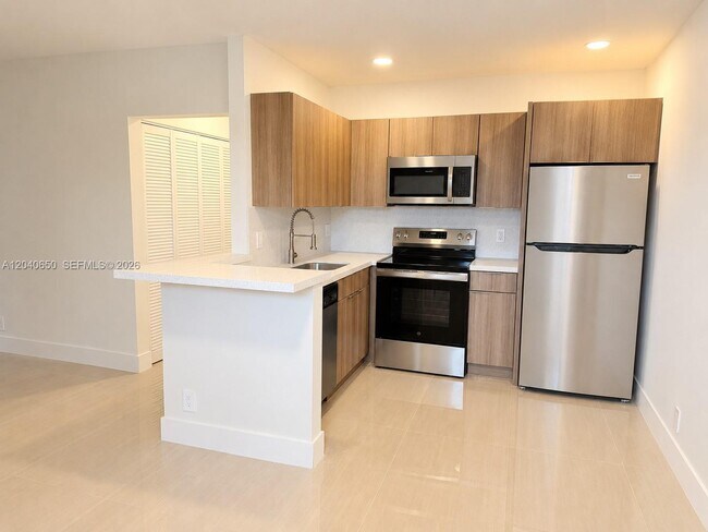 Building Photo - 2830 Coral Springs Dr