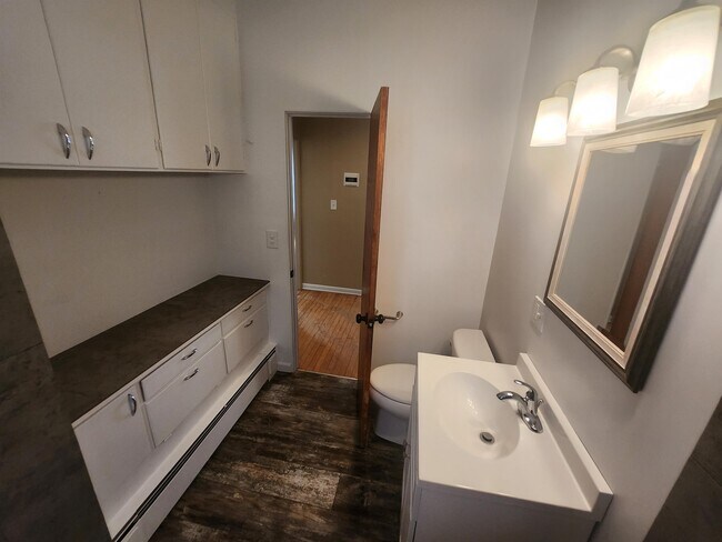 Foto del edificio - 512 W Spring St