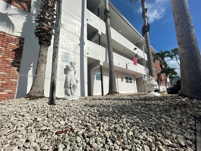 Building Photo - 17001 NE 9th Ave