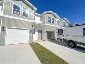 Building Photo - 3997 Pendragon Cir