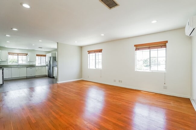 Photo - Washington Duplex Apartment