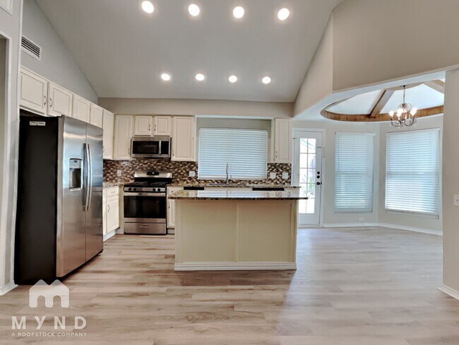 Foto del edificio - 8614 Pines Pl Dr