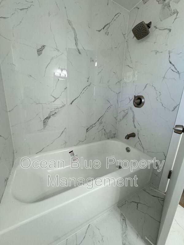 Building Photo - 10179 106th Ave N