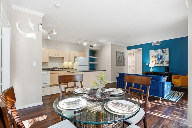 Building Photo - Grand Estates at Kessler Park
