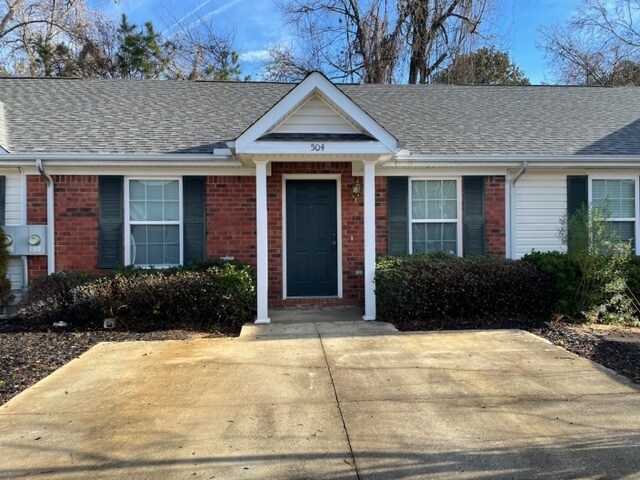 Foto principal - 504 Edgecliff Ln