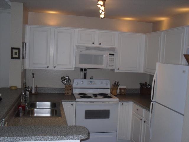 Building Photo - 3550 Lebon Dr