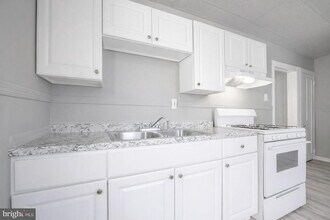 Building Photo - 424 Kossuth St