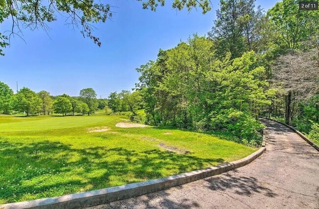Building Photo - 200 Golfview Dr