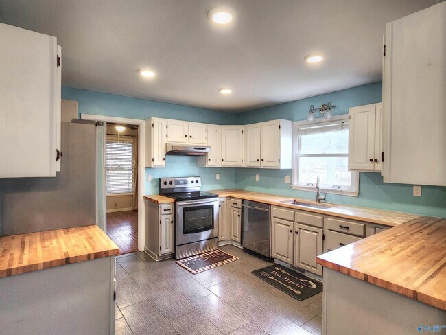 Building Photo - 1849 Shellbrook Dr NW