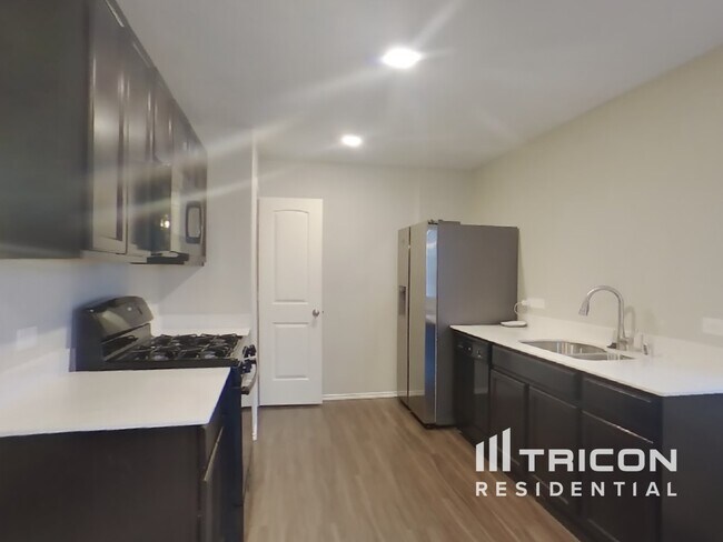 Foto del edificio - 5557 McClelland St
