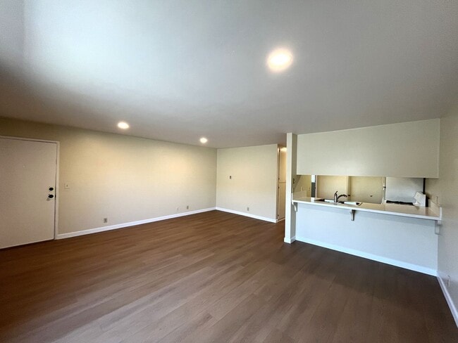 Foto del edificio - 2 Bedroom Apartment in North Park, Upstair...