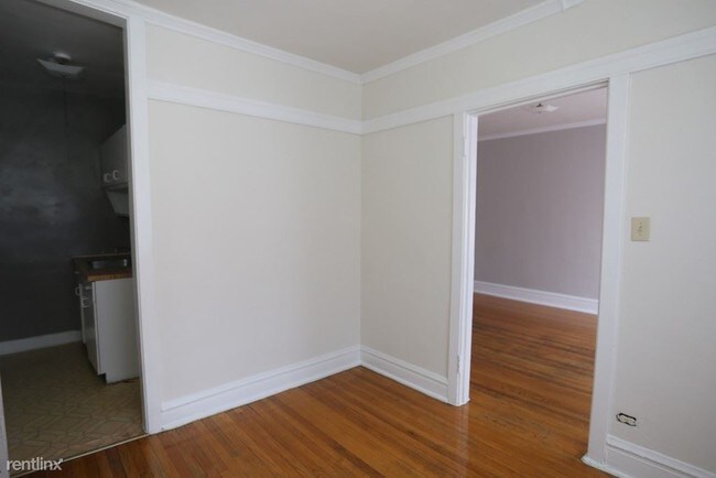 Building Photo - 1708 W Albion Ave