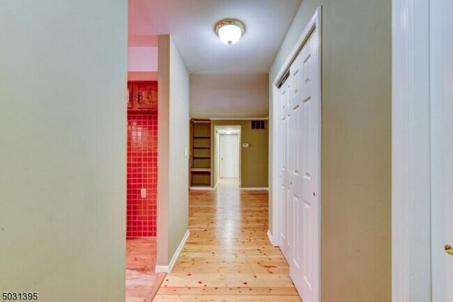 Building Photo - 18E Heritage Dr
