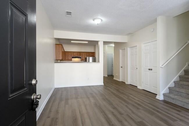 Building Photo - Beautiful Upgraded Townhome!
