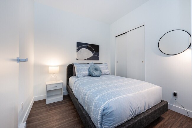 Photo du bâtiment - 1383 Av. Argyle