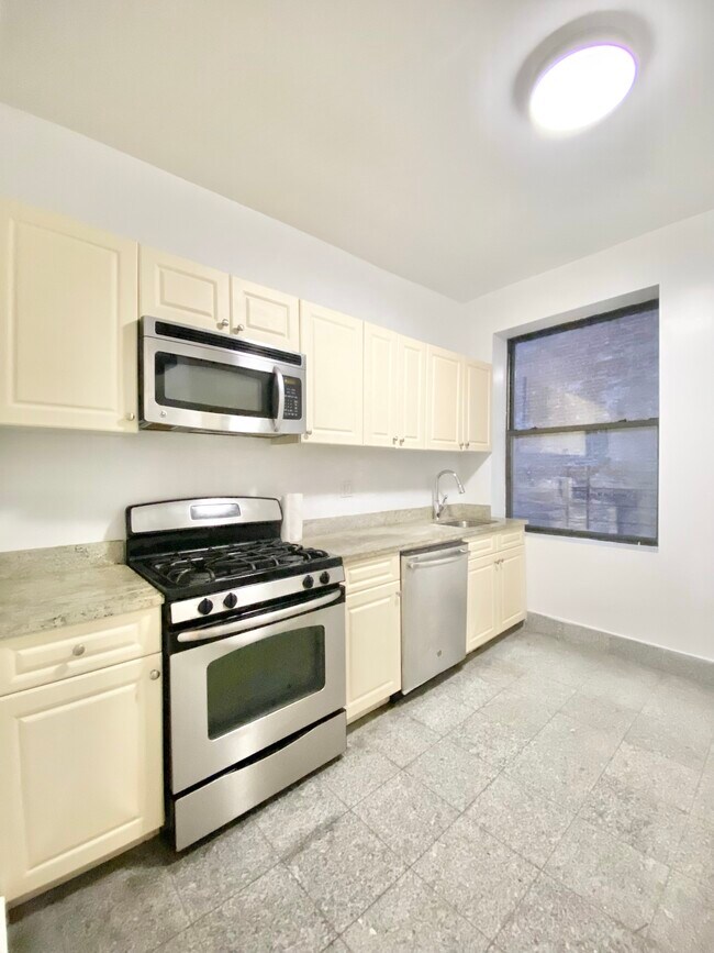 Foto del edificio - 974 St Nicholas Ave