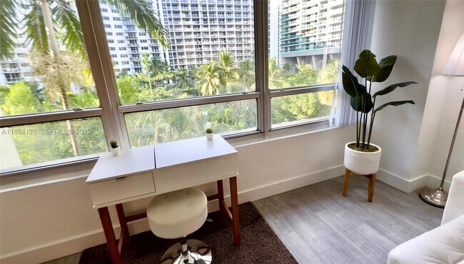 Foto del edificio - 1500 Bay Rd