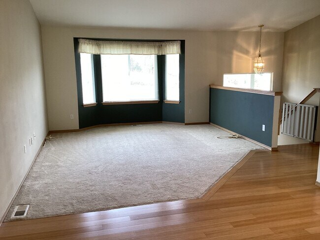 Foto del edificio - Three Bedroom Split Level Home in Lake Ste...