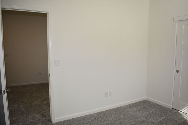 Building Photo - 209 Grandpre Pl