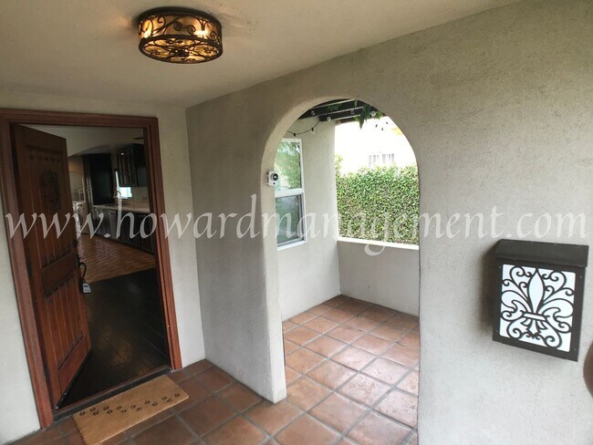 Foto del edificio - Beautifully remodeled Spanish style home with Granny Flat, Washer & Dryer, Large Backyard!