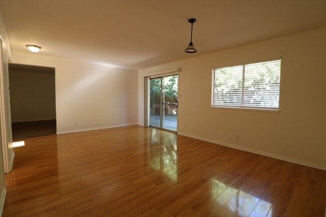 Foto del edificio - 3 BEDROOM, 2 BATH:  Home for Lease in Nort...