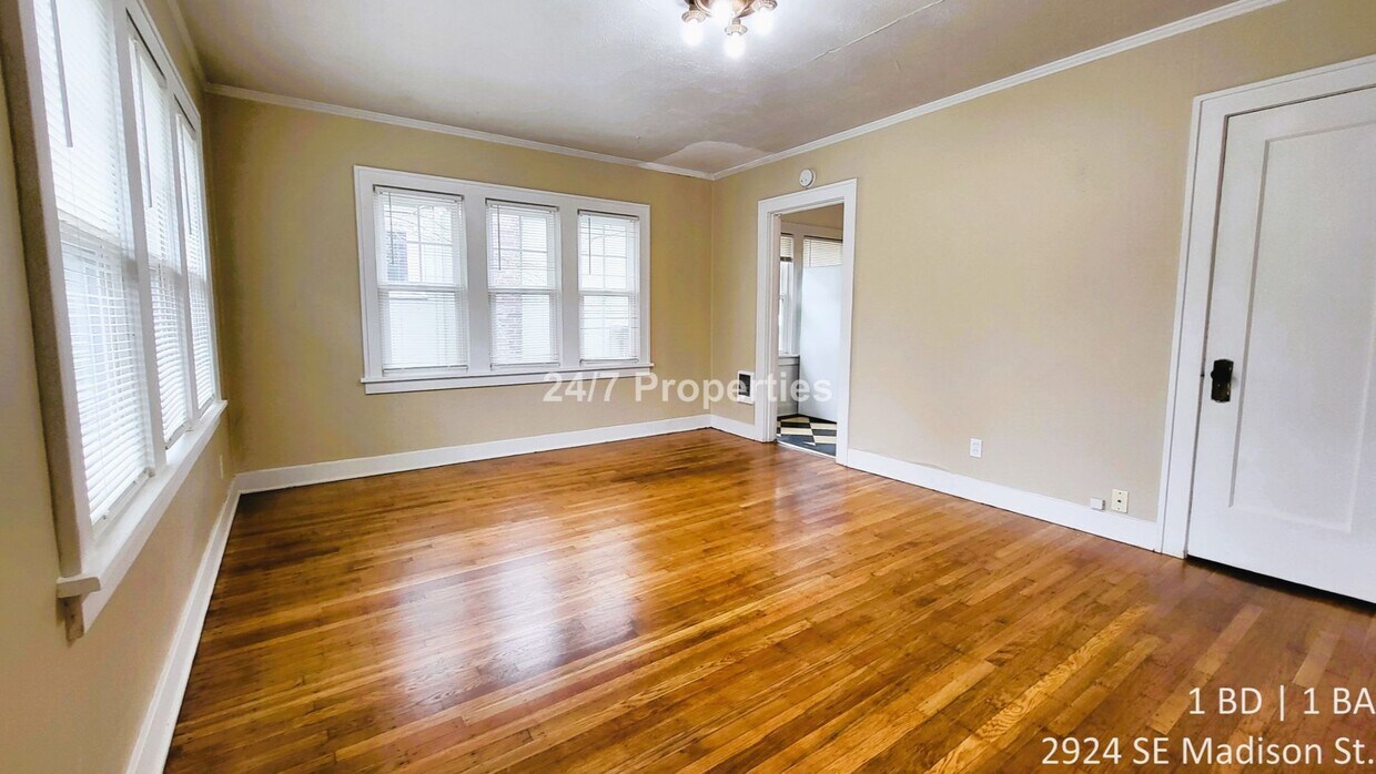 Foto principal - Vintage 1 BD | 1 BA End Unit - Hawthorne B...