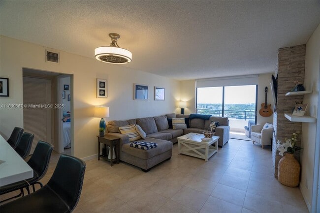 Foto del edificio - 500 Three Islands Boulevard