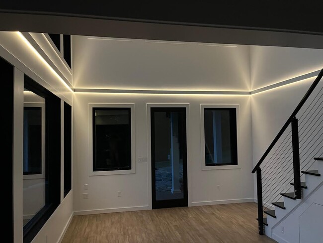 Main Entry - 401 Woodmont Rd