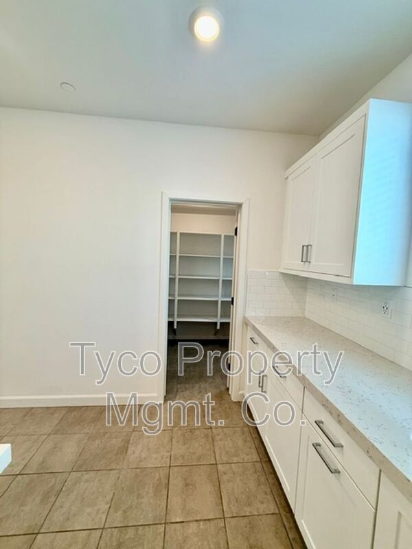 Building Photo - 784 Vada St