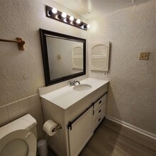 Building Photo - 2814 S Bartell Dr