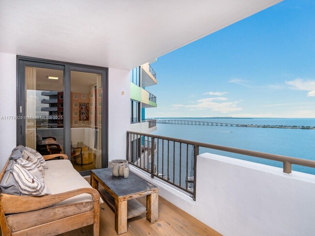 Building Photo - 1581 Brickell Ave