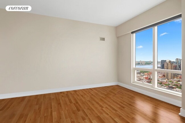Building Photo - 350 W 42nd St