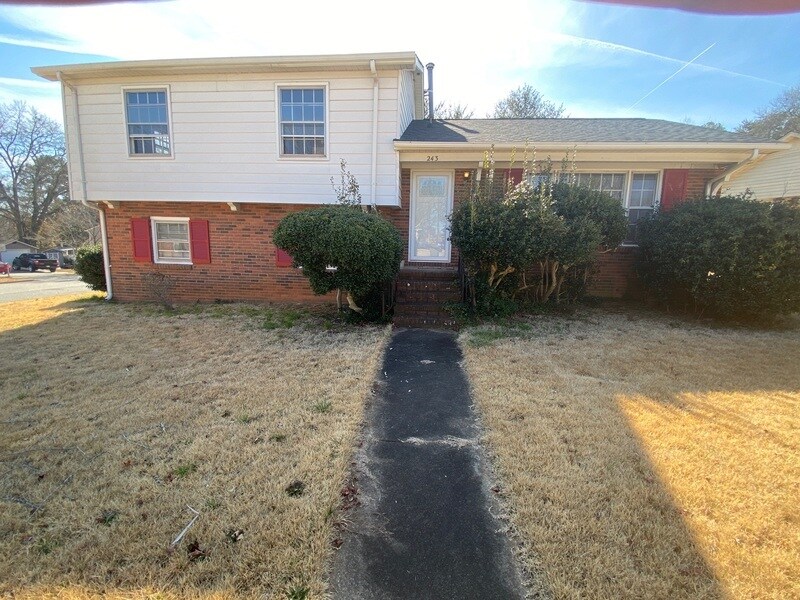 Primary Photo - 243 St Matthews Ln