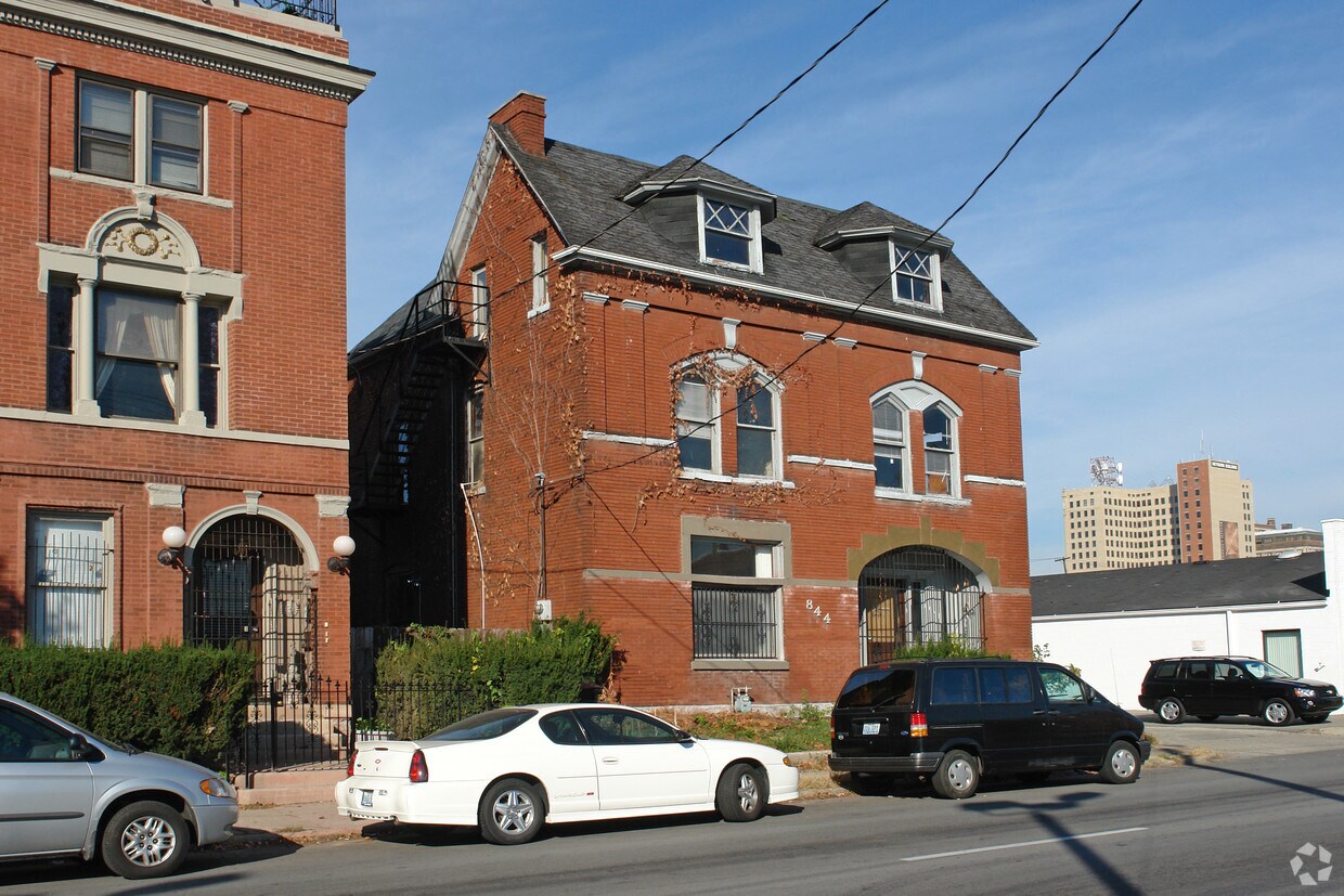 Building Photo - 844 S 2nd St
