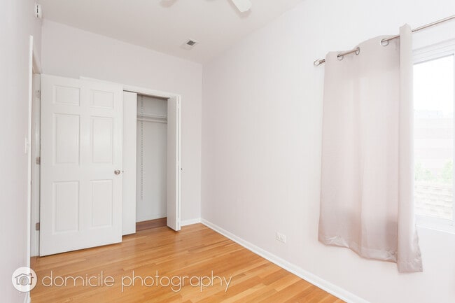 Foto del edificio - 2204 N Clybourn Ave