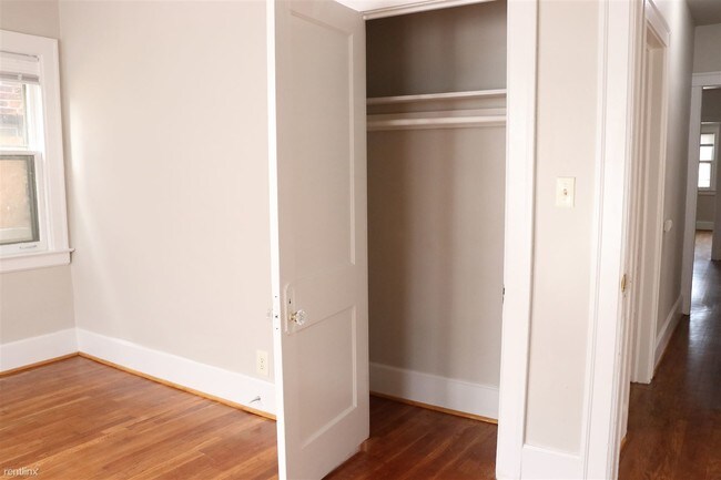 Foto del edificio - 3 br, 1 bath Flat - 2531 Pingree St Unit 1