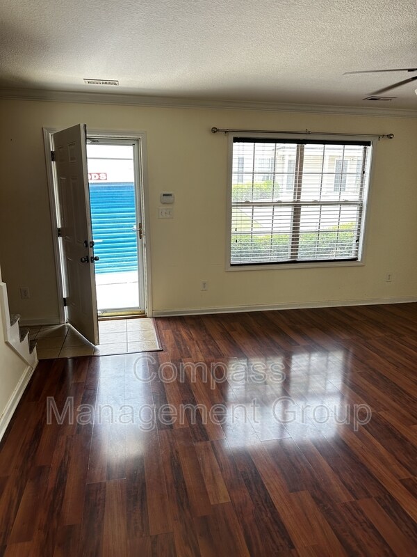 Foto del edificio - 4755 Forest Landing Way