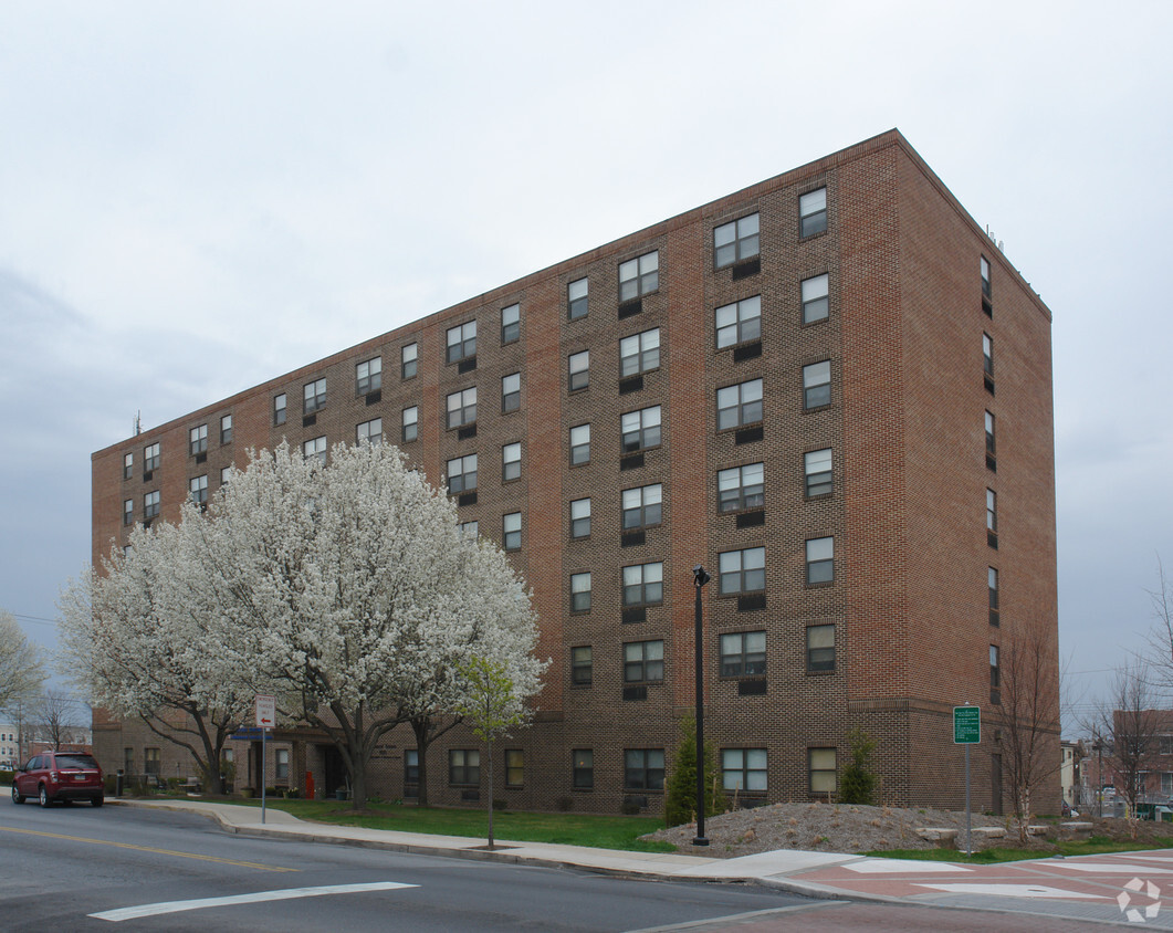 Primary Photo - Laurel Towers